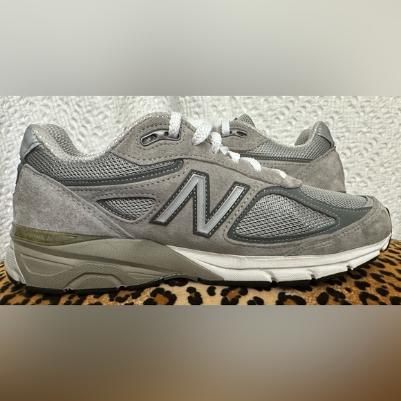 New Balance 990v4 in Gray Suede size 8.5 - Picture 1 of 8